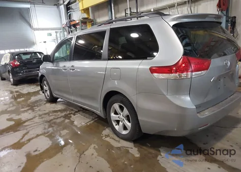 2011 Toyota Sienna Le V6 из США, поврежденный, VIN 5TDKK3DC0BS140610
